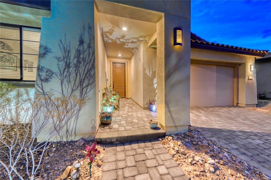 Properties 2 13 Stone Yucca Court