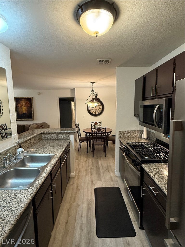2200 S FORT APACHE Road 2172