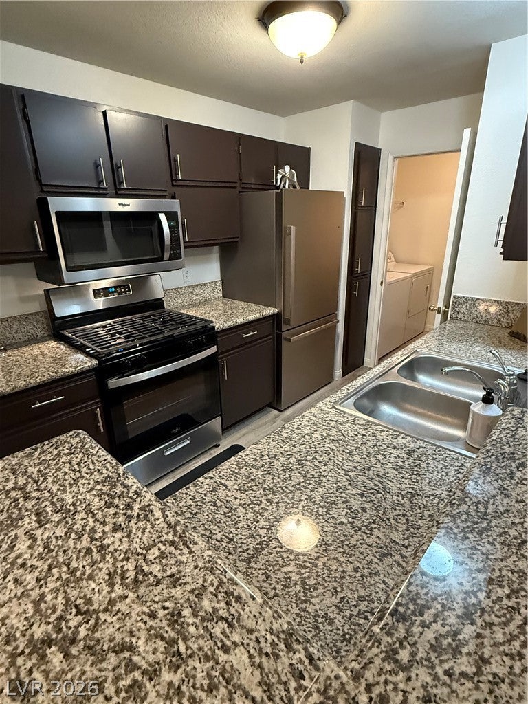 2200 S FORT APACHE Road 2172