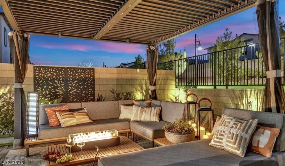 8907 Roadrunner Ravine Street