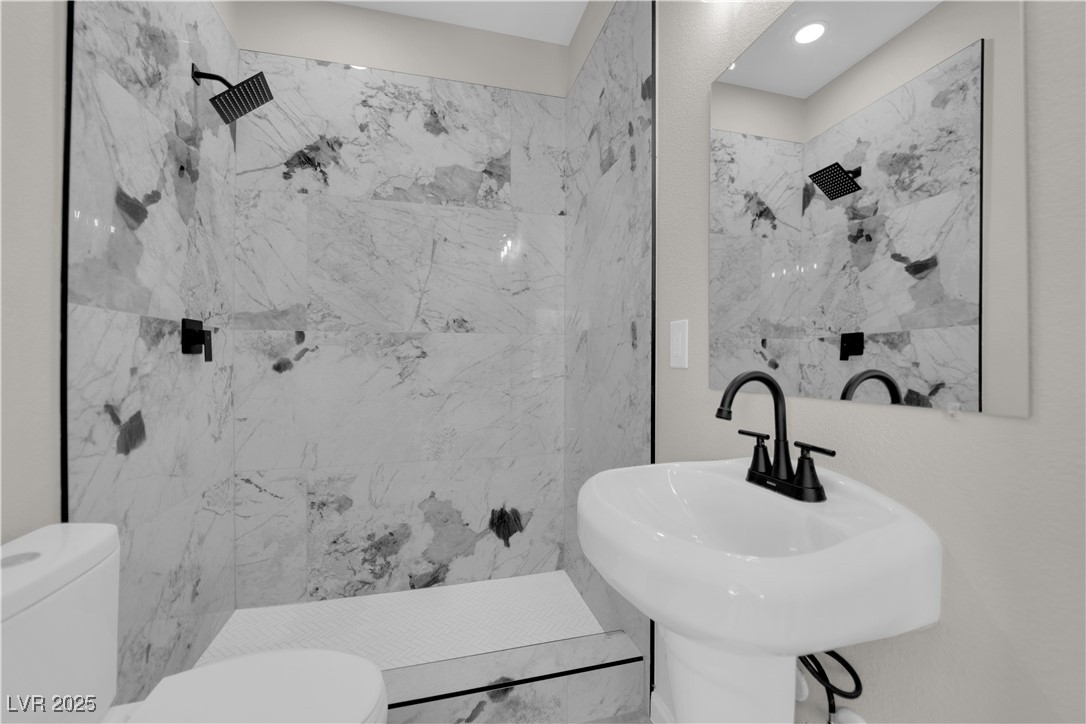 3317 Autumn Veil Street