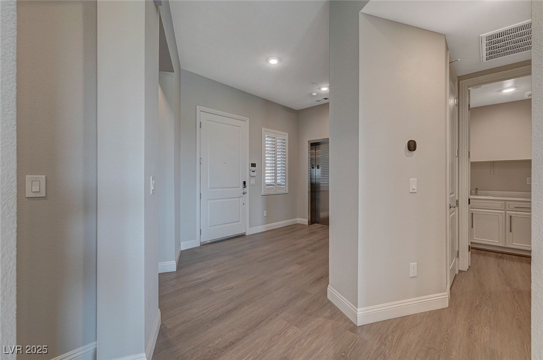 9129 Las Manaitas Avenue 302