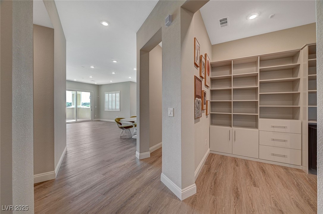 9129 Las Manaitas Avenue 302