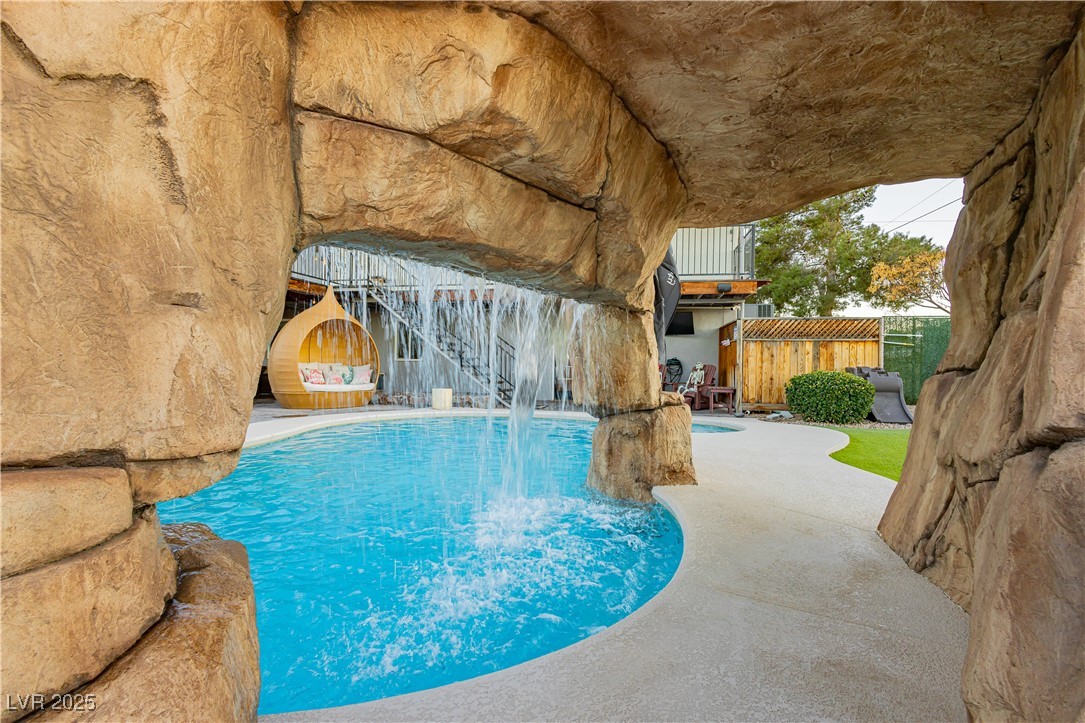 200 E Desert Rose Drive, Henderson, Nevada image 13