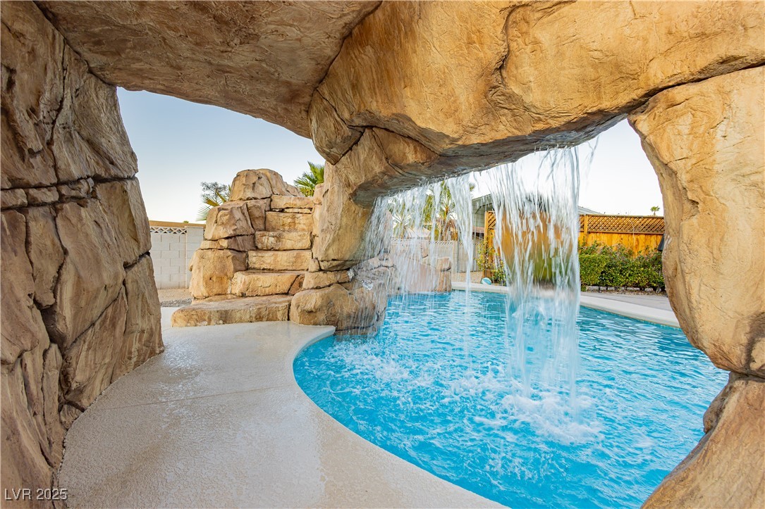 200 E Desert Rose Drive, Henderson, Nevada image 15