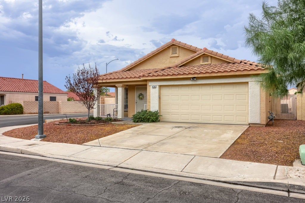 976 Skyforest Drive
