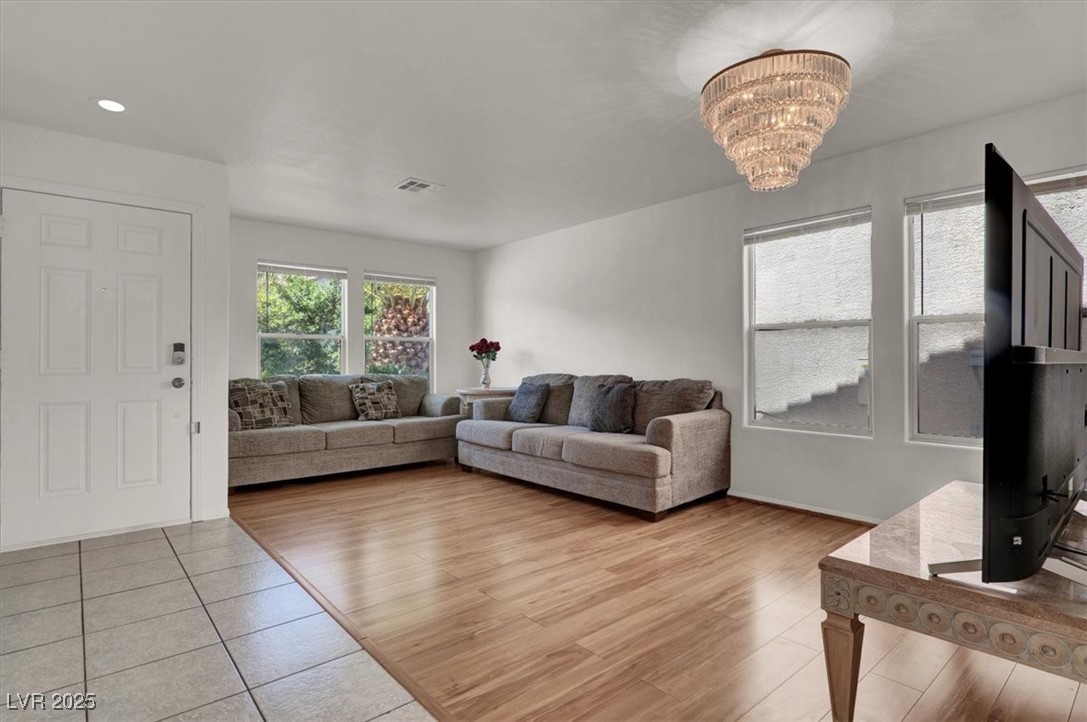 Properties 3 11136 Varedo Court