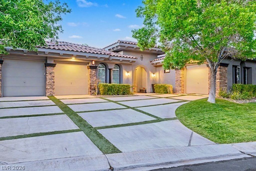 Photo of 24 Panorama Crest Avenue, Las Vegas, NV 89135 (MLS # 2768694)