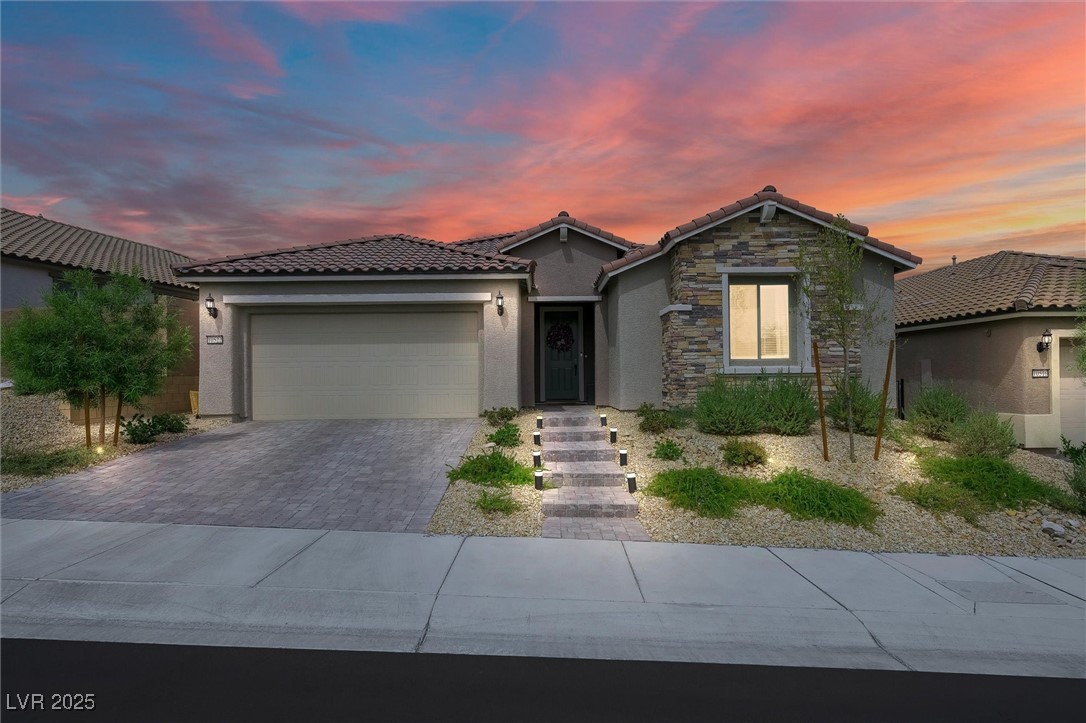 Las Vegas, Nevada 89166, United States, 4 Bedrooms Bedrooms, ,3 BathroomsBathrooms,Residential,Pending,195953