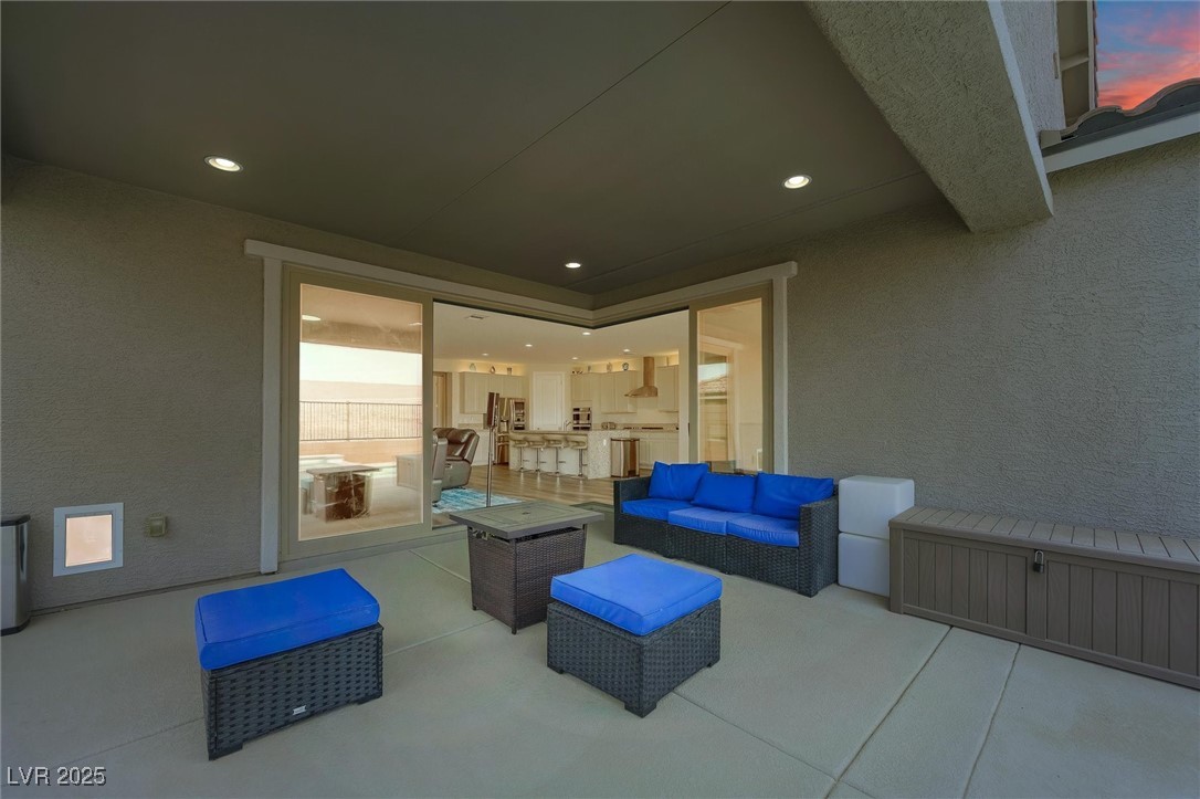 Las Vegas, Nevada 89166, United States, 4 Bedrooms Bedrooms, ,3 BathroomsBathrooms,Residential,Pending,195953