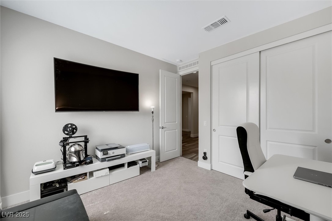 Las Vegas, Nevada 89166, United States, 4 Bedrooms Bedrooms, ,3 BathroomsBathrooms,Residential,Pending,195953