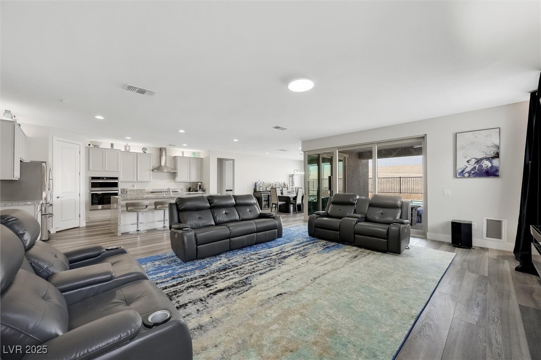 Las Vegas, Nevada 89166, United States, 4 Bedrooms Bedrooms, ,3 BathroomsBathrooms,Residential,Pending,195953