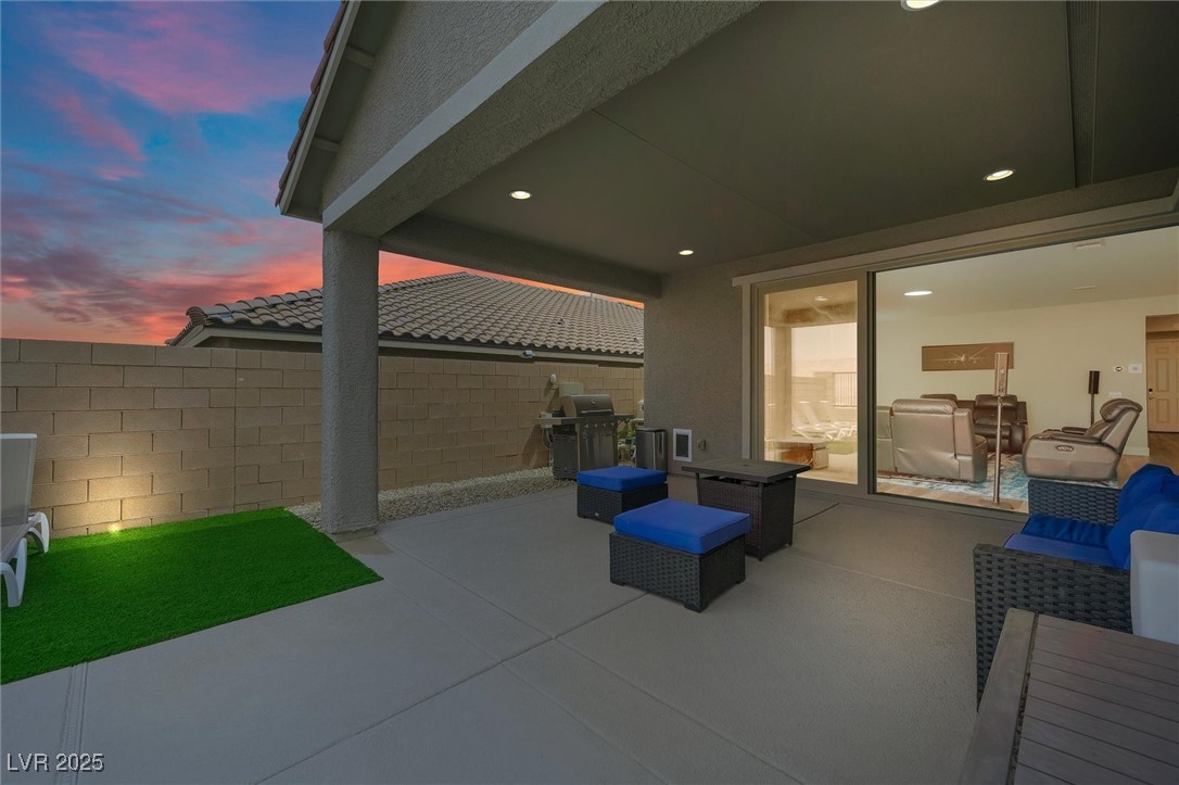Las Vegas, Nevada 89166, United States, 4 Bedrooms Bedrooms, ,3 BathroomsBathrooms,Residential,Pending,195953