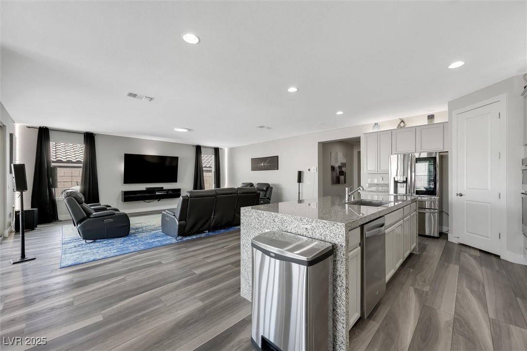 Las Vegas, Nevada 89166, United States, 4 Bedrooms Bedrooms, ,3 BathroomsBathrooms,Residential,Pending,195953