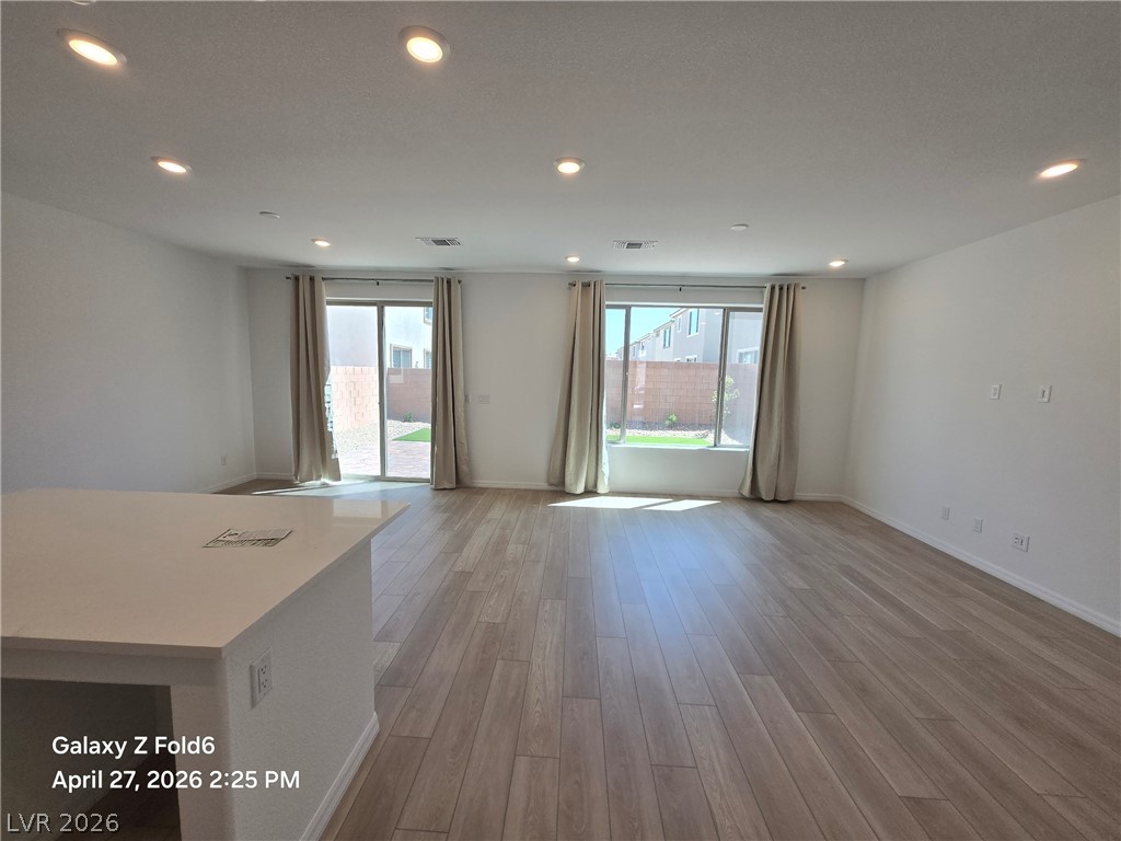 5925 Obsidian Sky Avenue
