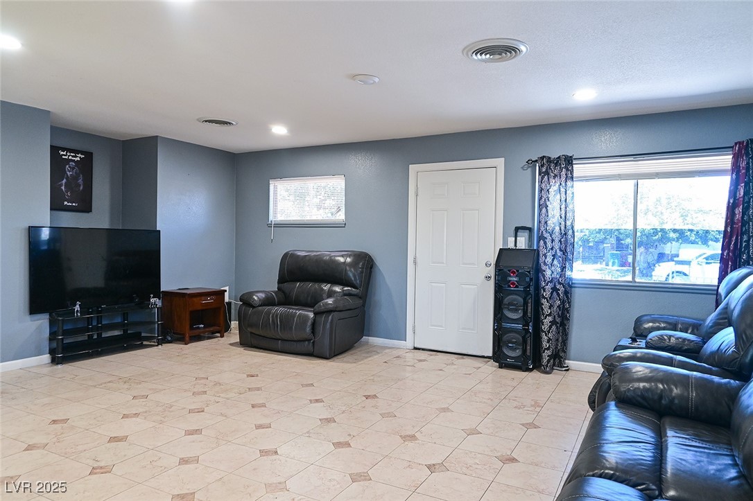 Properties 3 2712 Brady Ave Avenue