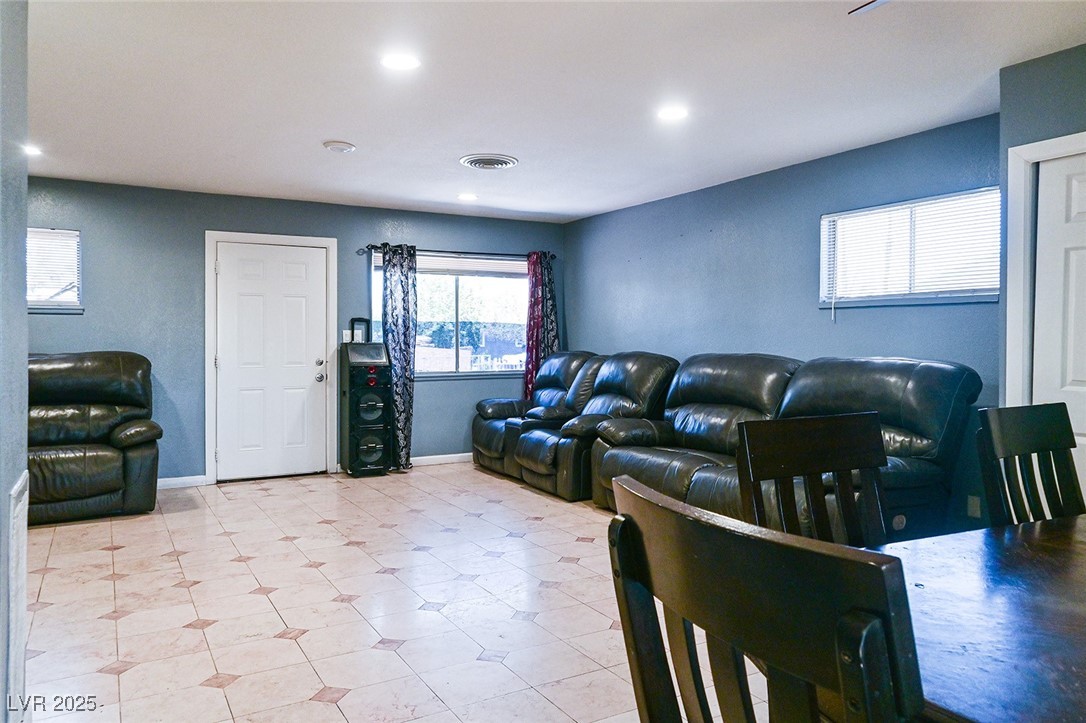 Properties 4 2712 Brady Ave Avenue