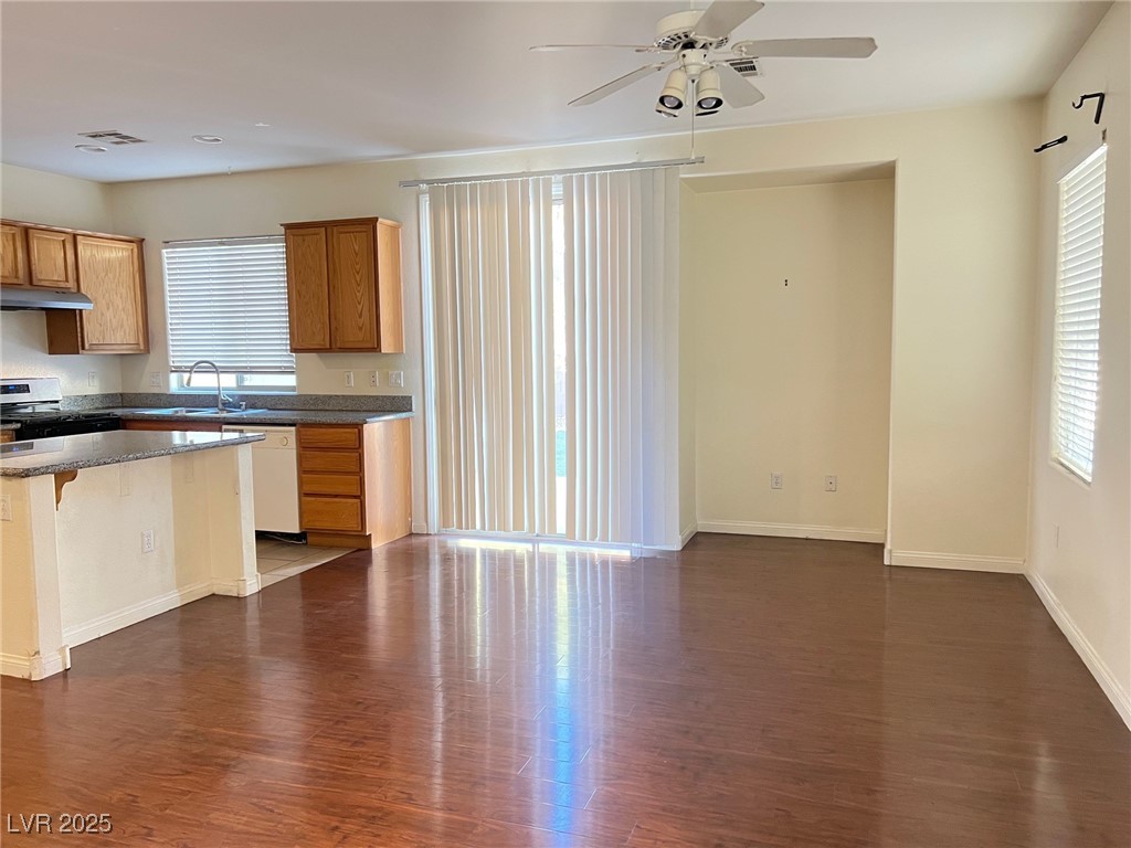 5426 FLOATING FLOWER Avenue