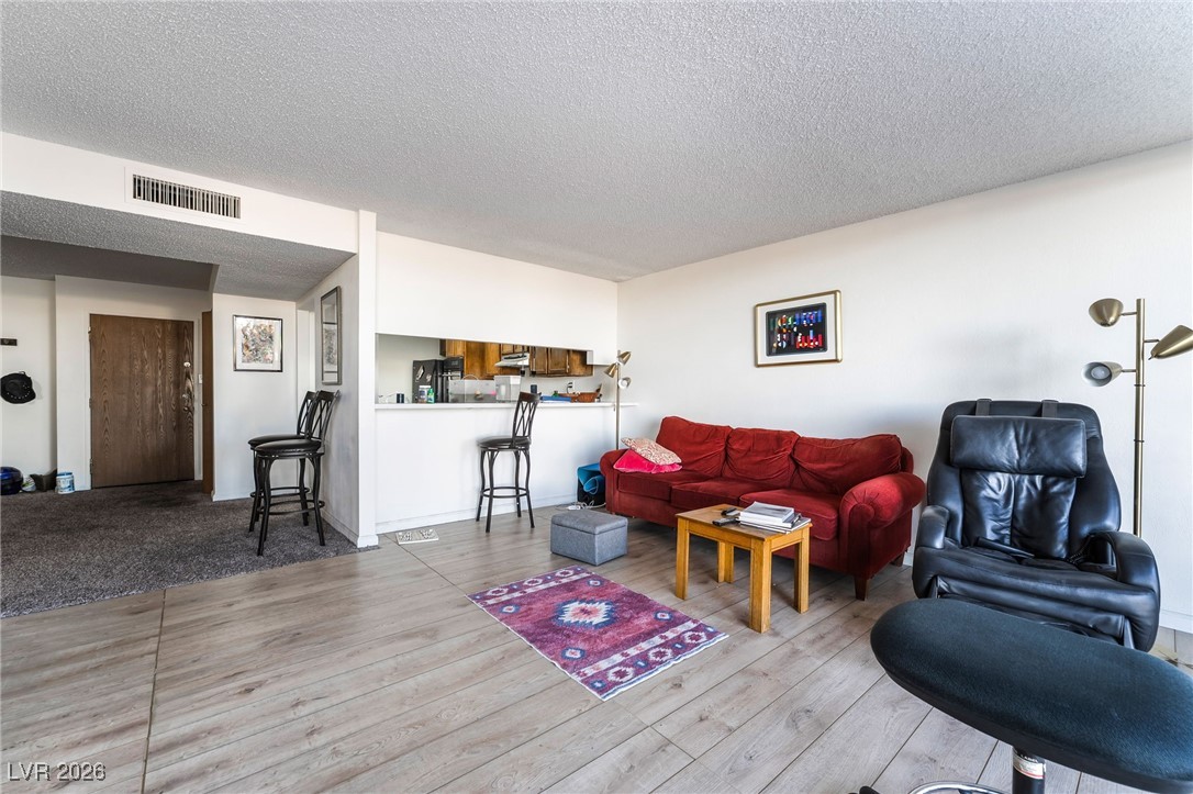 Properties 3 745 N Royal Crest Circle 115