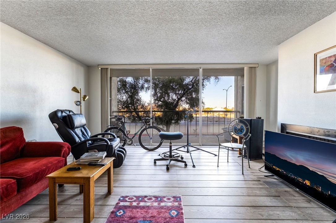 Properties 1 745 N Royal Crest Circle 115