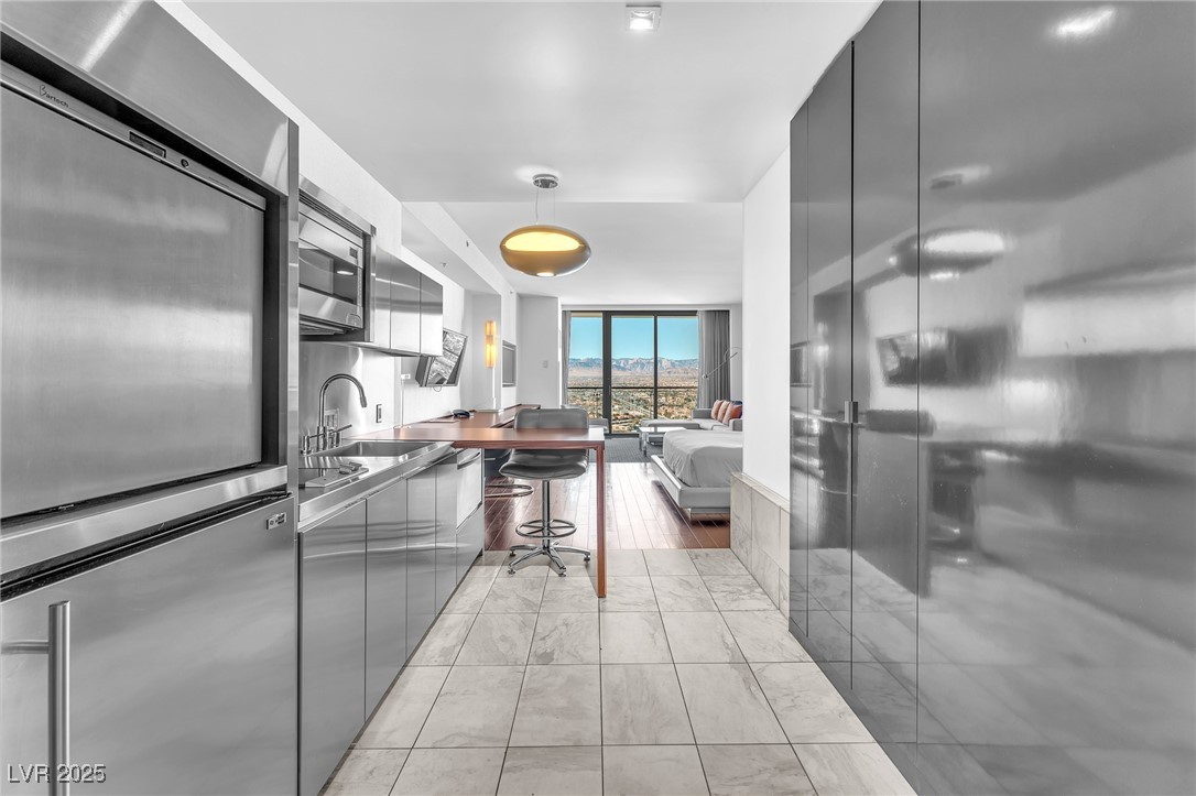 4381 W Flamingo Road 3819