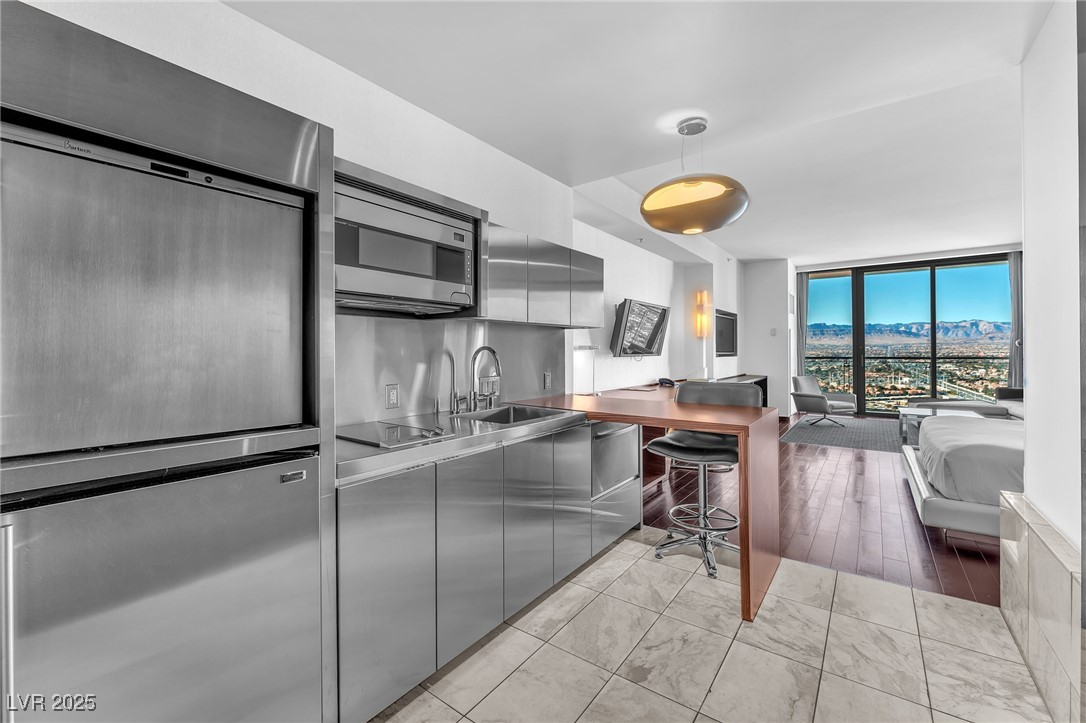 4381 W Flamingo Road 3819