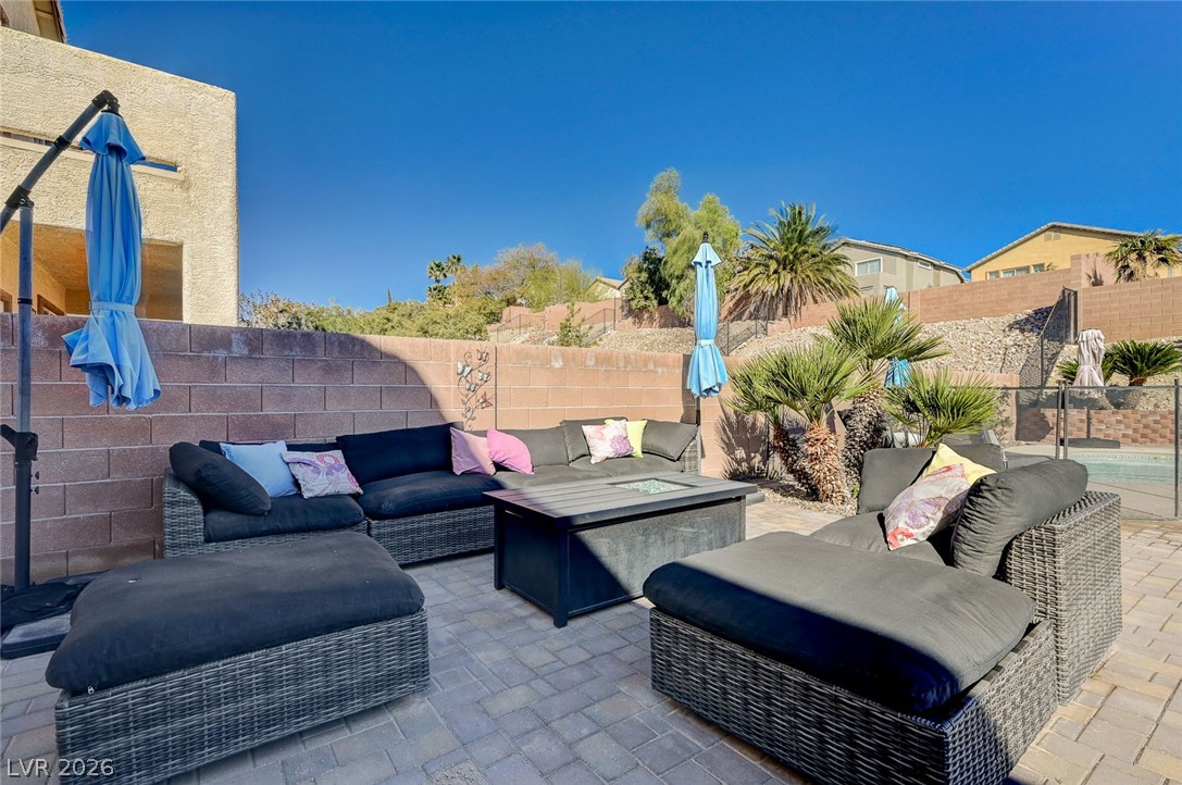 5038 Echo Shire Avenue