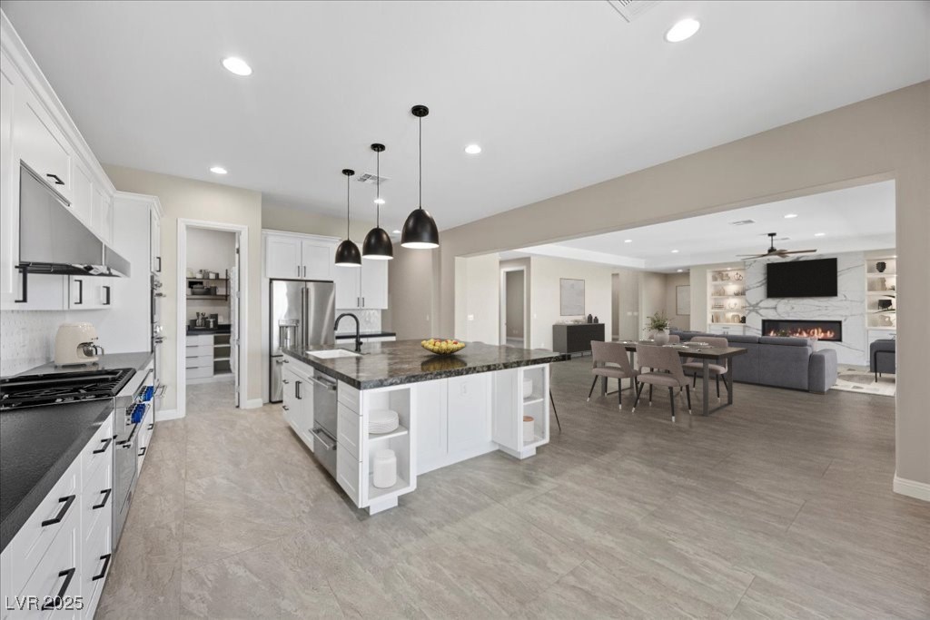 7030 Royal Antelope Street