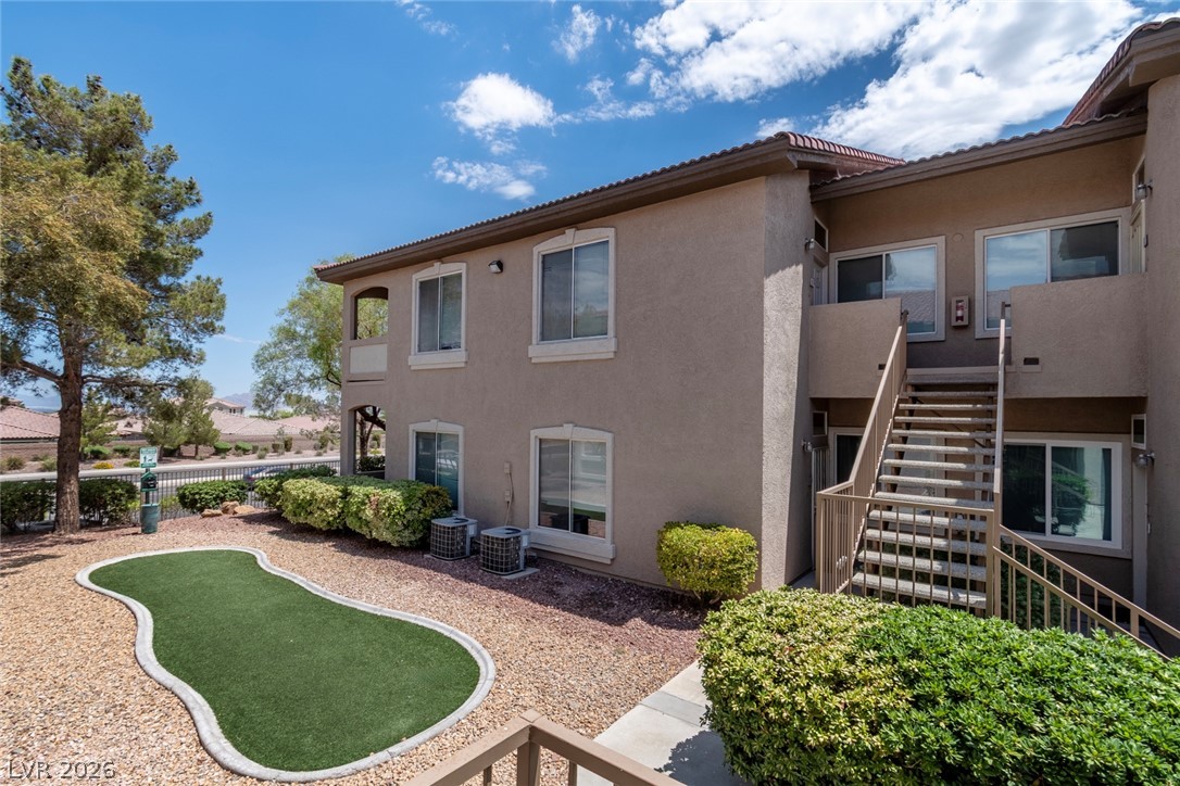 2305 W Horizon Ridge Parkway 3813