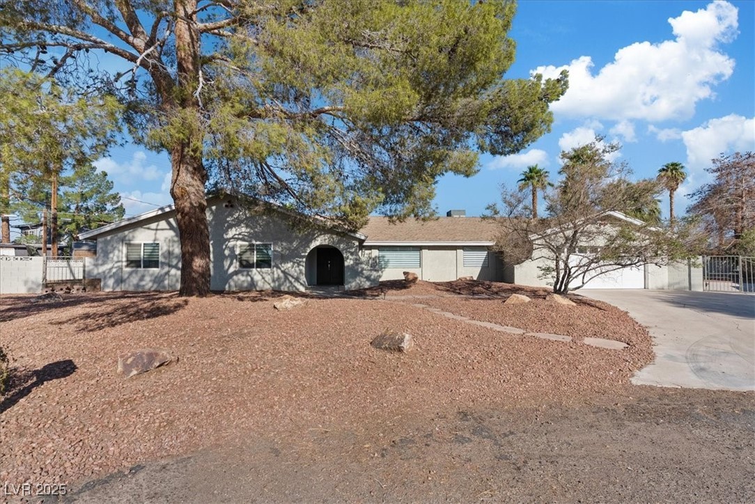 2065 Lindell Road