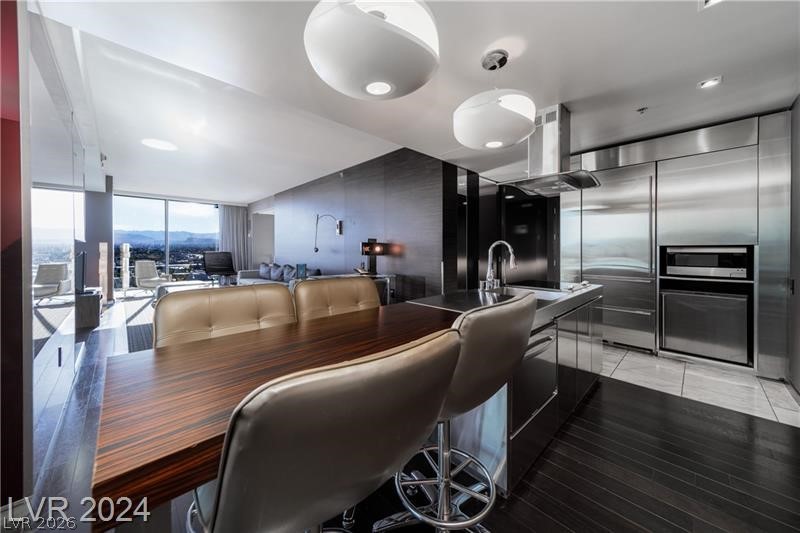 4381 W Flamingo Road 1221