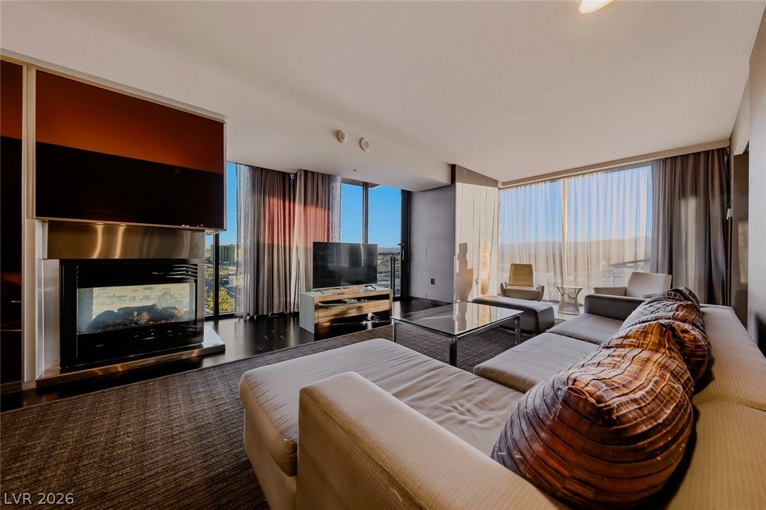 4381 W Flamingo Road 1221