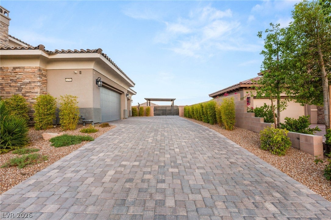 6294 Magnifico Circle