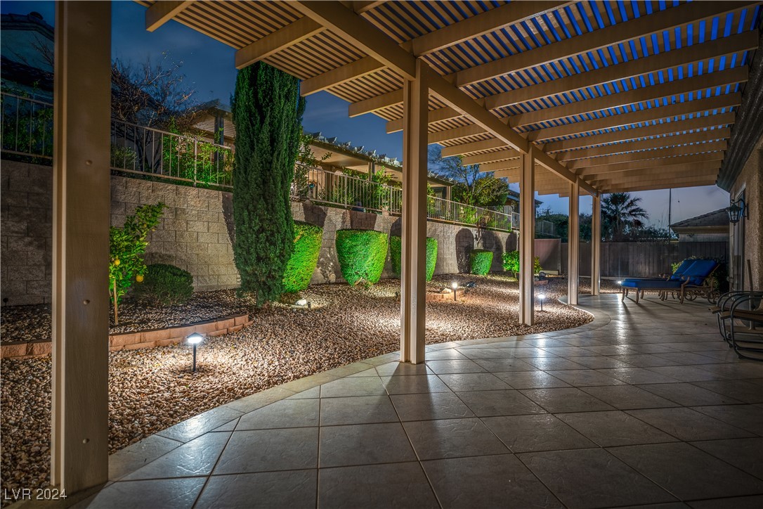 Henderson, Nevada 89052, United States, 2 Bedrooms Bedrooms, ,3 BathroomsBathrooms,Residential,Pending,28952