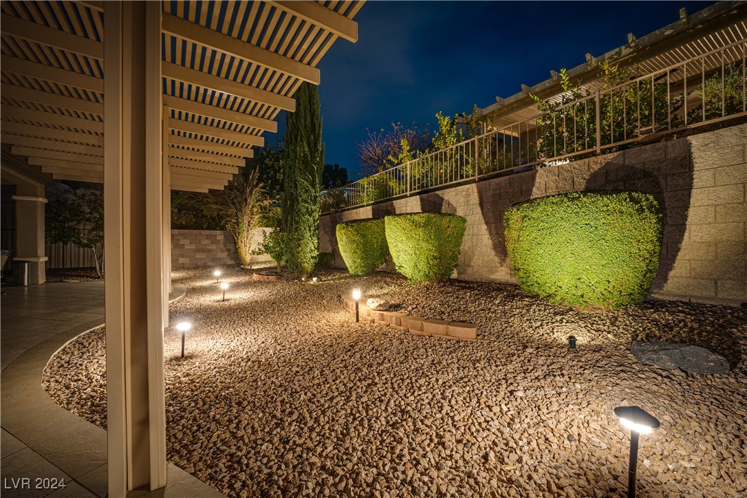 Henderson, Nevada 89052, United States, 2 Bedrooms Bedrooms, ,3 BathroomsBathrooms,Residential,Pending,28952