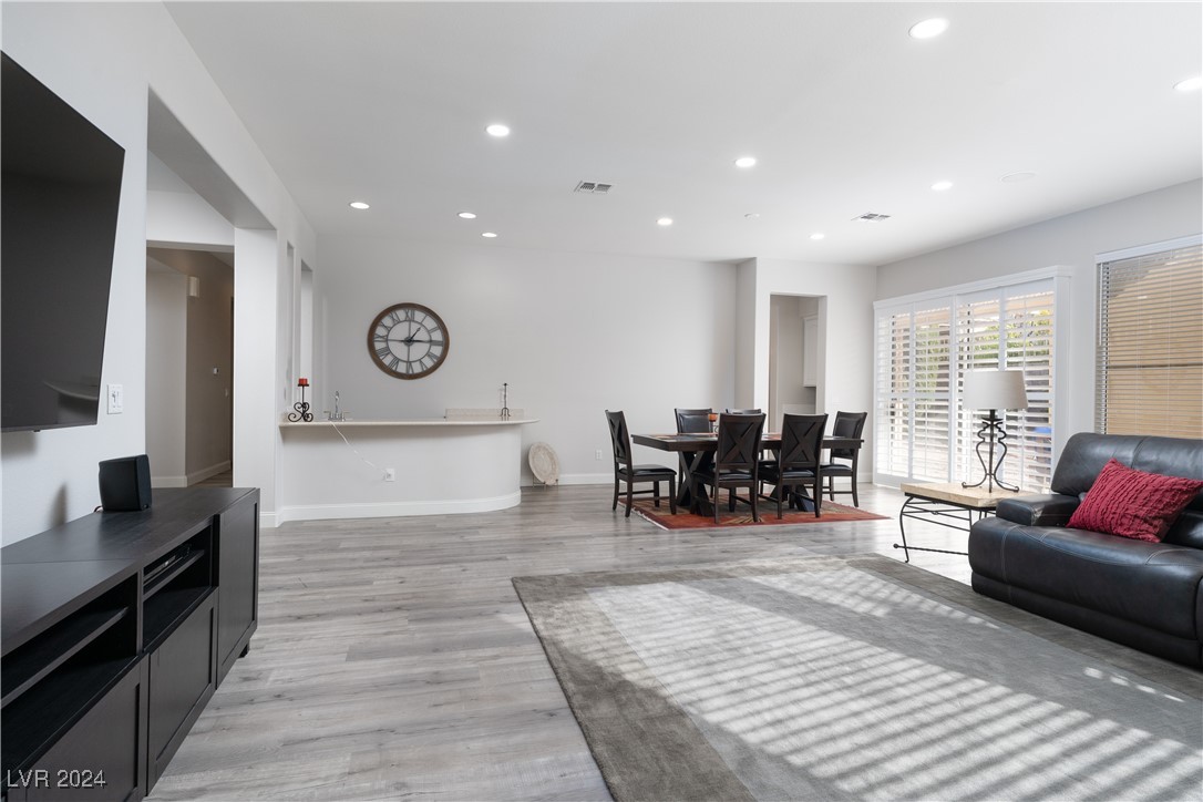 Henderson, Nevada 89052, United States, 2 Bedrooms Bedrooms, ,3 BathroomsBathrooms,Residential,Pending,28952