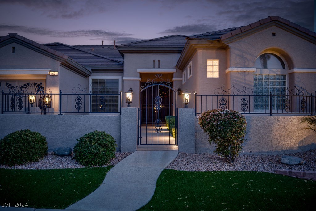 Henderson, Nevada 89052, United States, 2 Bedrooms Bedrooms, ,3 BathroomsBathrooms,Residential,Pending,28952