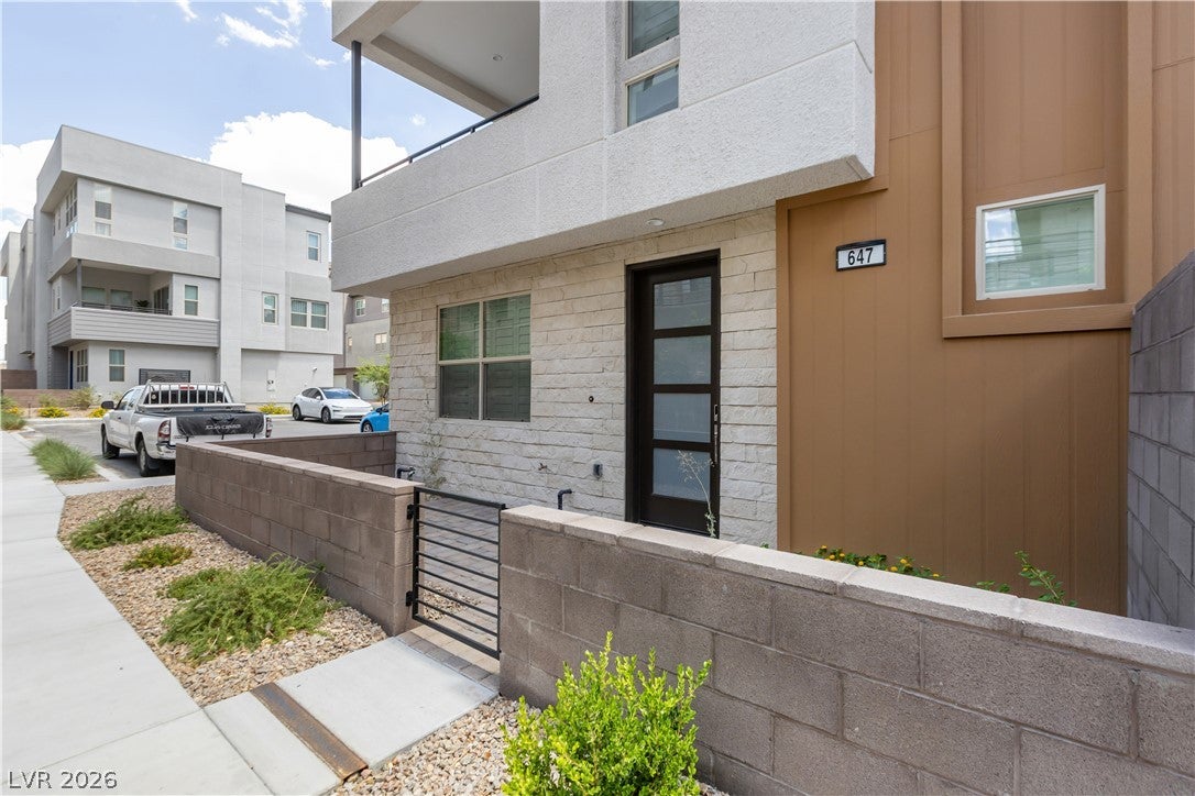 647 Spotted Falcon Street
