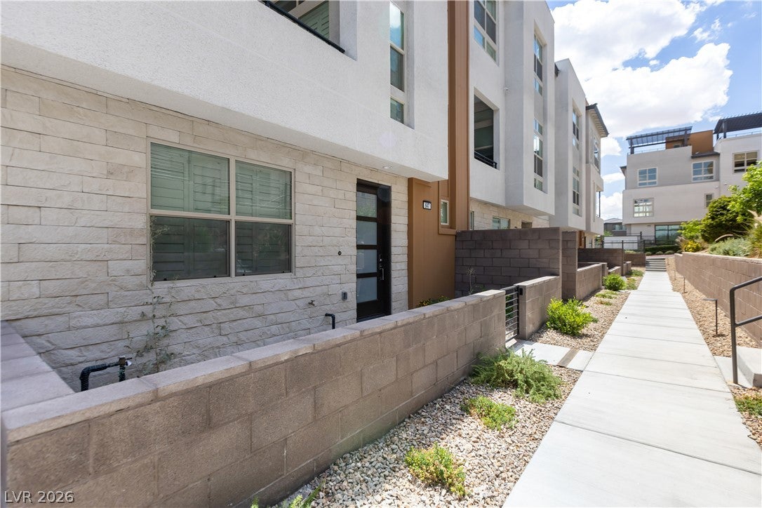 647 Spotted Falcon Street
