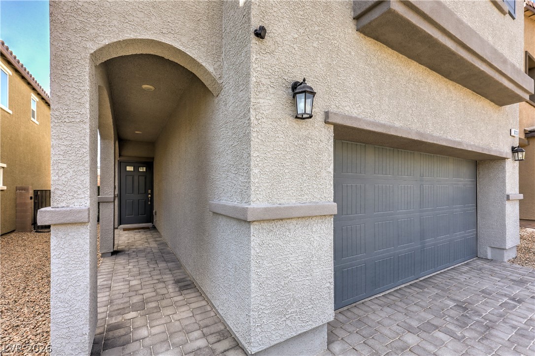 10261 Crimson Meadow Avenue