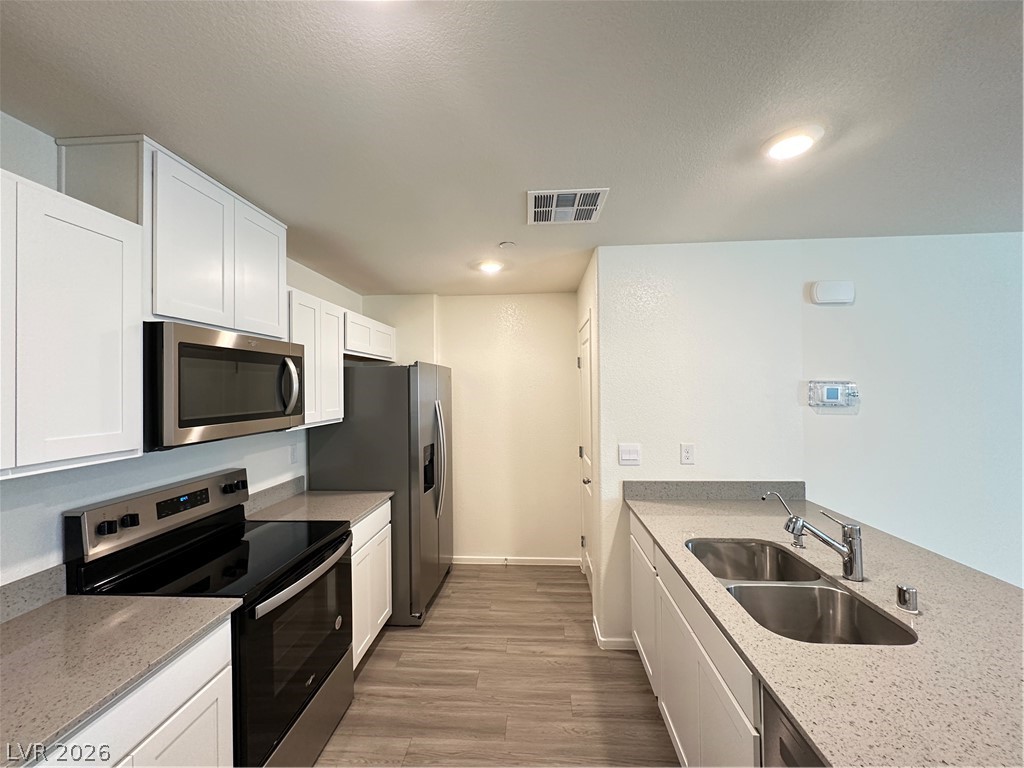 5013 Apple Mesa Avenue