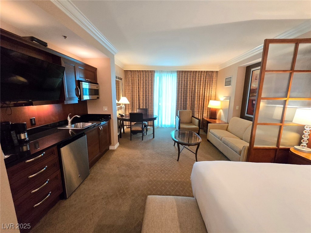 135 E Harmon Avenue 2203