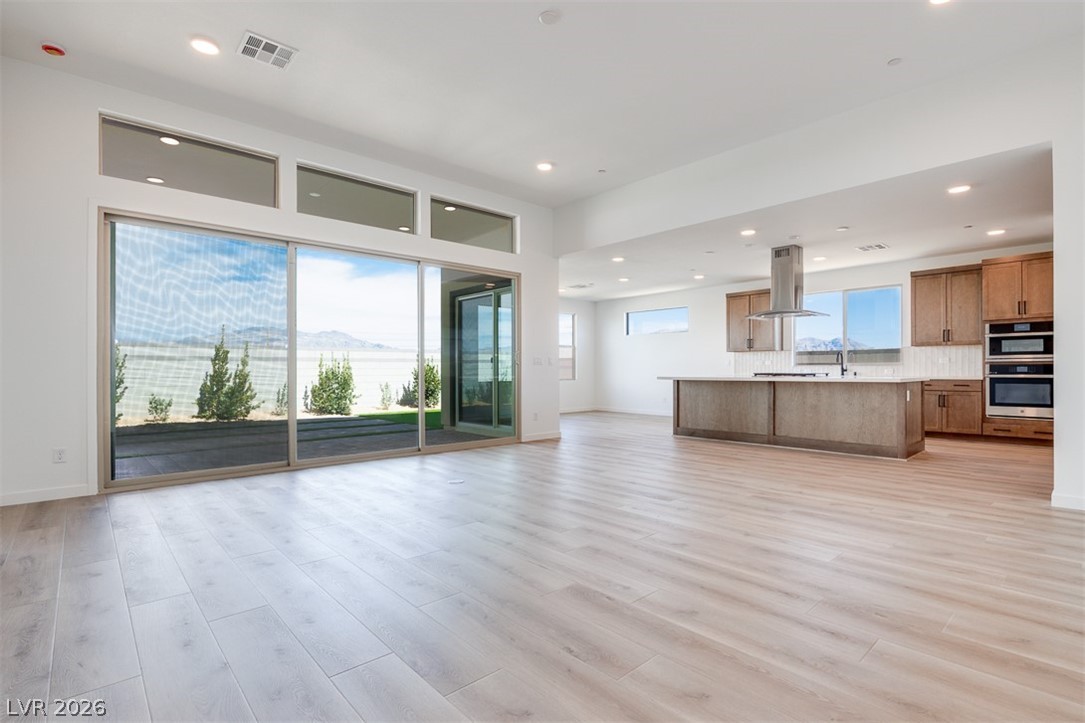 10324 Peako Hills Avenue