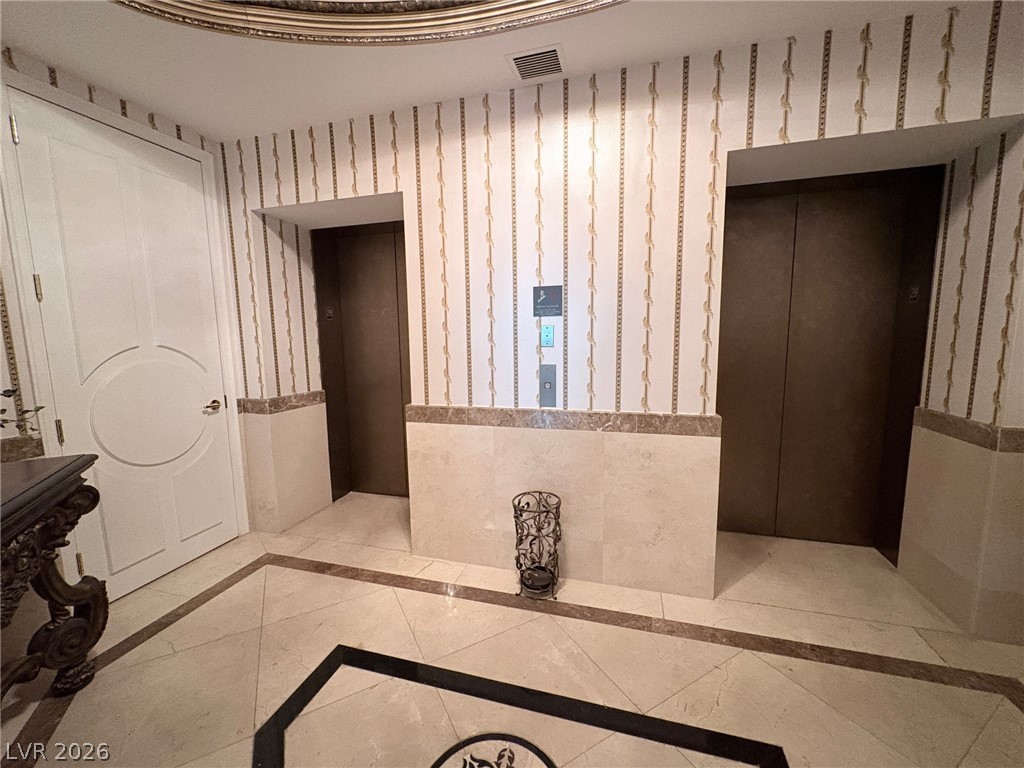 2857 Paradise Road PH2904