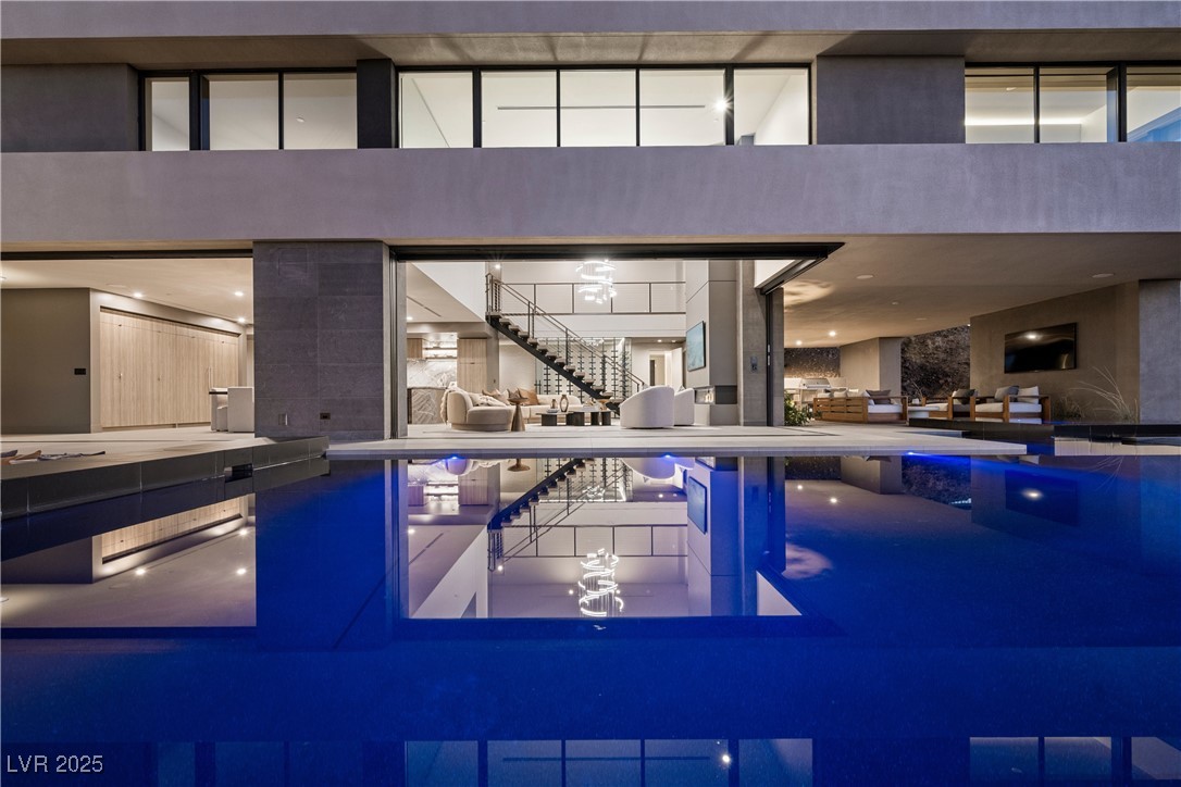 716 Dragon Peak Drive