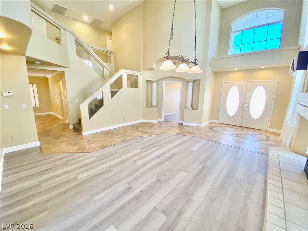 8482 Canvas Vest Court