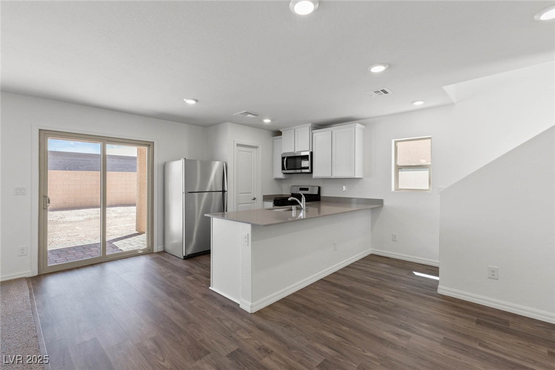 6252 Blood Lily Avenue, Las Vegas, Nevada image 2