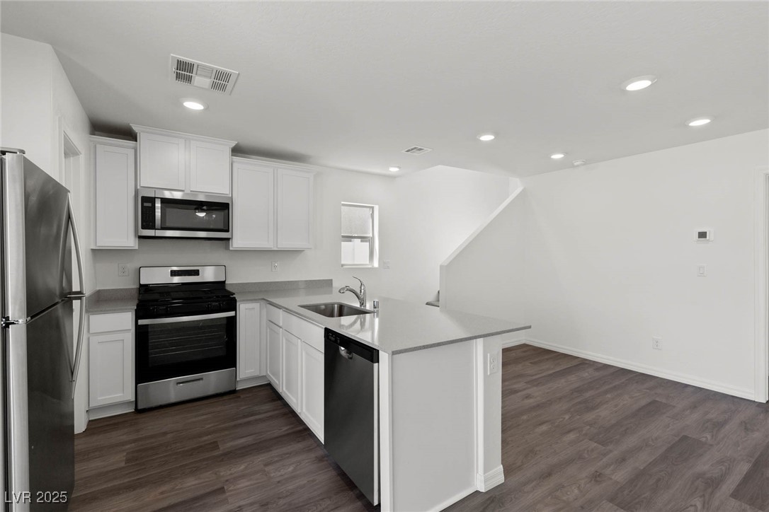 6252 Blood Lily Avenue, Las Vegas, Nevada image 4