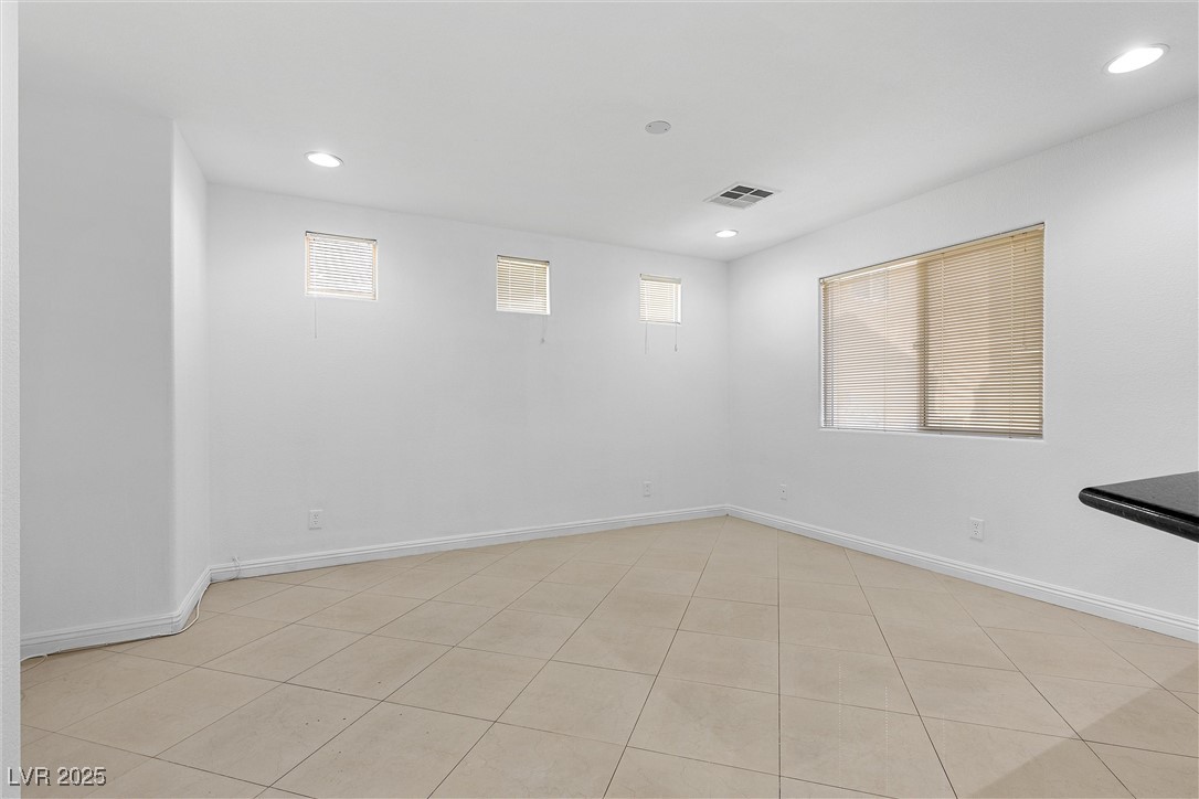 Las Vegas, Nevada 89148, United States, 2 Bedrooms Bedrooms, ,3 BathroomsBathrooms,Residential,Pending,125842