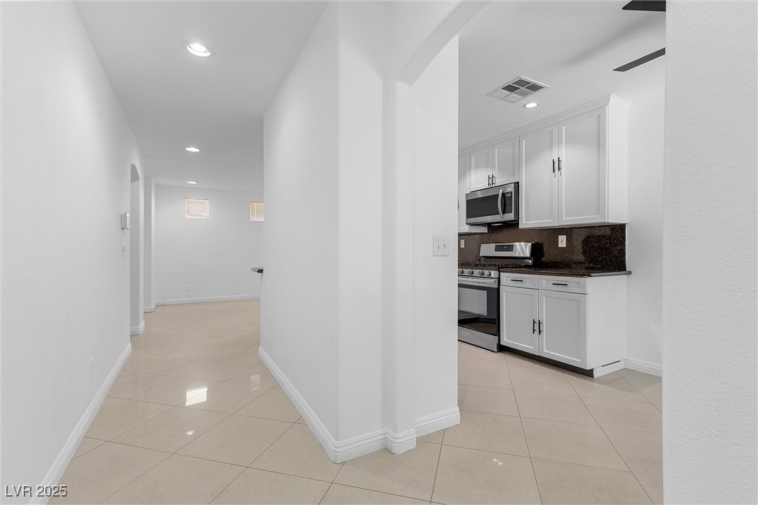 Las Vegas, Nevada 89148, United States, 2 Bedrooms Bedrooms, ,3 BathroomsBathrooms,Residential,Pending,125842